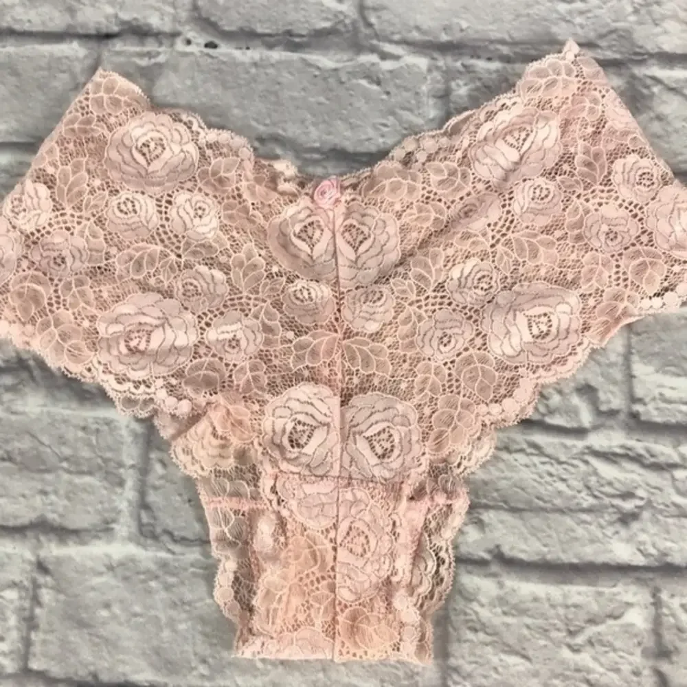 Victoria’s Secret Vintage Rose Pattern Lace‎ Tanga Panty Powder Pink size M